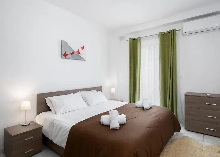 Sea View Apartment 2 Bedrooms 2 Bathrooms, 2 Minutes Away From The Sea